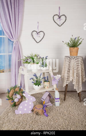 Cuori shabby chic con fiori rosa decorativi da appendere