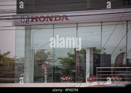 Licciana Nardi, Italia - 21 Febbraio 2019: Honda ufficiale concessionaria e showroom di Honda Paradise Chiangmai. Posizione sulla strada no.121 circa 8 km da fare Foto Stock