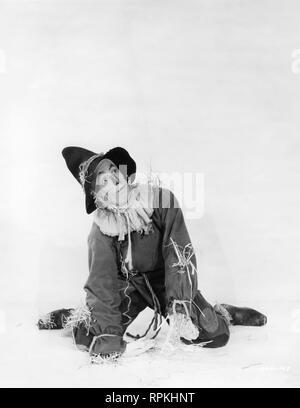 The Wizard of Oz 1939 Ray Bolger come spaventapasseri direttore Victor Fleming L Frank Baum MGM Foto Stock