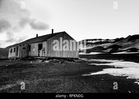 Scena di iceberg, pinguini, foche, neve e ghiaccio in Antartide, il continente più meridionale del mondo Foto Stock