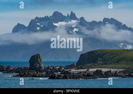 Rocce in Cooper's Bay, Georgia del Sud Foto Stock