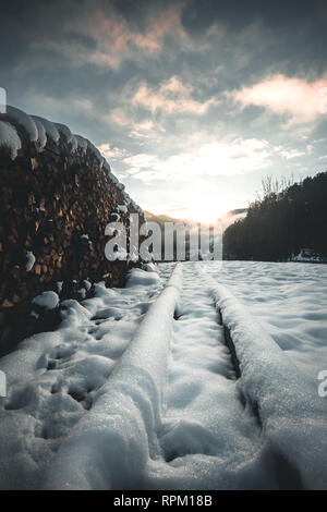 Fantastic evening landscape in a colorful sunlight. Dramatic wintry scene in lower austria Foto Stock