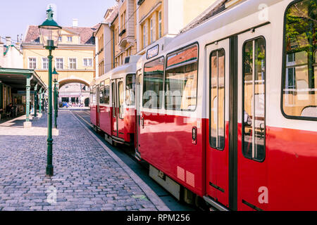 Il tram a Grinzing Foto Stock