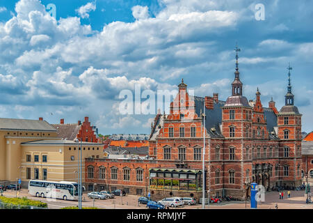 HELSINGOR, Danimarca - 15 luglio 2009: La stazione ferroviaria al centro storico di Helsingor in Danimarca. Foto Stock