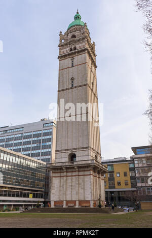 La Queen's Tower, situato nel South Kensington Campus dell'Imperial College di Londra. È utilizzato per essere la torre centrale dell'Istituto Imperiale Foto Stock