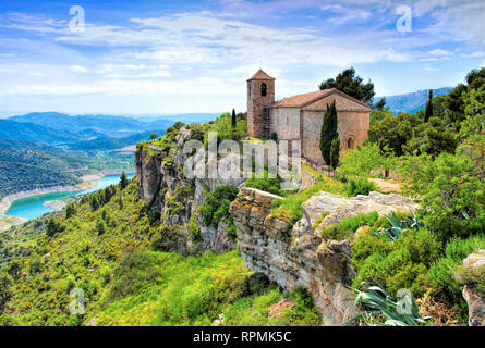 Vista della chiesa romanica di Santa Maria de Siurana in Catalogna, Spagna Foto Stock