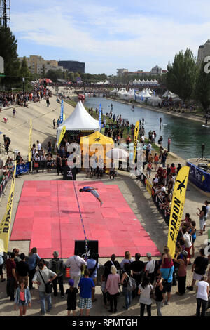 FISE : Gibbon Slackline francese Open 2013 a Montpellier, Languedoc Roussillon, Francia Foto Stock