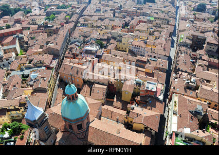 Vista aerea di Bologna dalla cima della Torre degli Asinelli Foto Stock