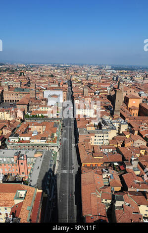 Vista aerea di Bologna dalla cima della Torre degli Asinelli Foto Stock