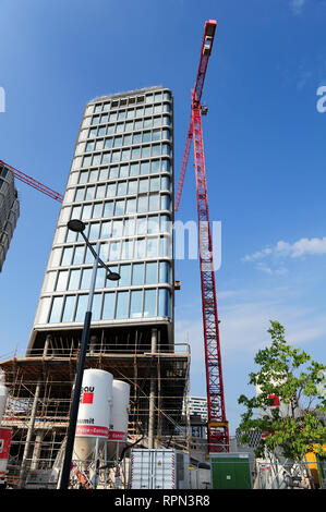 Il parco Am Belvedere, un hotel e un complesso residenziale progettato dall'architetto italiano Renzo Piano e attualmente in procinto di essere finito Foto Stock