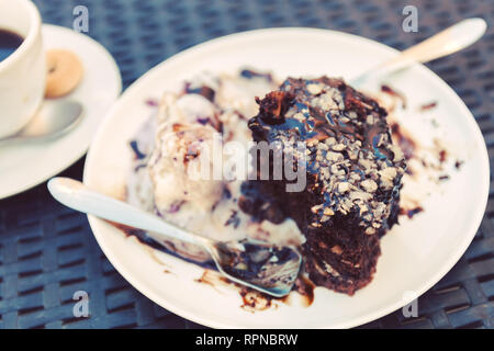 Brownie con gelato. dolci e dessert. un pezzo di torta. Stock Photo Foto Stock