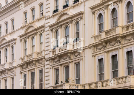 Il lusso di edifici residenziali a South Kensington, Londra. Foto Stock