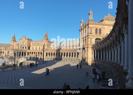 Plaza de Espana, un punto di riferimento nel centro di Siviglia costruito per il world expo Ibero americano nel 1929 Foto Stock