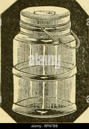 . American bee journal. La cultura delle api; le api. 222 L AMERICAN BEE JOURNAL. Secchi in vetro per il miele. '?PHESE tira di lire realizzato i (se la barca quatlly di .lour flint Klntts. con " bnll iid 11 luetal superiore e il coperchio. Wlieii coltivati con miele.la ;ittractive appiMiriince di questi tira ciinnot pari- ed di qualunque stile cither di packH^e- possono essere utilizzati lor h'HisehoKi fini da consutijers. dopo il miele iH rimosso, oppure essi possono essere rt'girato ae re-coltivati dalla apUiriat. I'rezzi sono us segue: Per tenere 1 libbra di miele, per dozzina di )Sl-60 2 libbre di " " 56.00 3 " " " ".IN MODO THOI Foto Stock