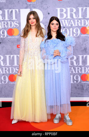 Johanna Soderberg e Klara Soderberg del Kit di primo soccorso che frequentano il Brit Awards 2019 all'O2 Arena, Londra Foto Stock