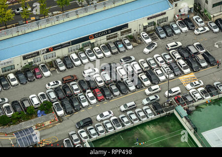 Busan, Corea del Sud - Sep 17, 2016. Vista aerea di colorati auto parcheggiata in un parcheggio. Busan è la seconda più popolosa città, con una popolazione di oltre 3.5 Foto Stock