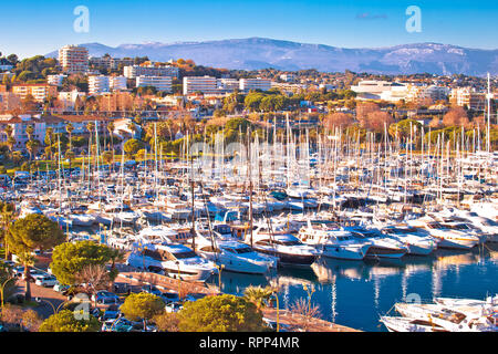 Anntibes waterfront anf Port Vauban Harbour View, Francia meridionale Foto Stock