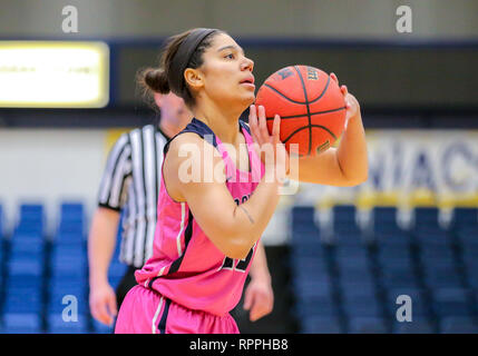 Edmond, OK, Stati Uniti d'America. Il 21 febbraio, 2019. University of Central Oklahoma Guard Micayla Haynes (23) durante una partita di basket tra il Fort Hays membro tigri e il Central Oklahoma Bronchos al campo di Hamilton House di Edmond, OK. Siegel grigio/CSM/Alamy Live News Foto Stock
