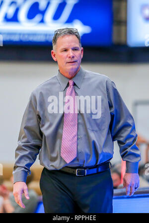 Edmond, OK, Stati Uniti d'America. Il 21 febbraio, 2019. University of Central Oklahoma allenatore ragazzo Hardaker durante una partita di basket tra il Fort Hays membro tigri e il Central Oklahoma Bronchos al campo di Hamilton House di Edmond, OK. Siegel grigio/CSM/Alamy Live News Foto Stock
