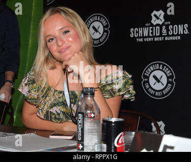 Beavh Miami, Florida, Stati Uniti d'America. 22 feb 2019. Atmosfera presso il South Beach Wine & Food Festiva BURGER BASH il 22 febbraio 2019 a Miami Beach, in Florida. Persone: atmosfera Credito: tempeste Media Group/Alamy Live News Foto Stock