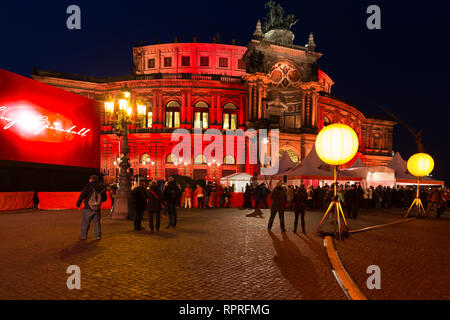 DRESDEN, Germania - 01 febbraio 2019: Semperoper durante il XIV Semper Opera Ball 2019 Foto Stock