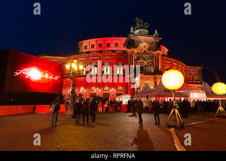 DRESDEN, Germania - 01 febbraio 2019: Semperoper durante il XIV Semper Opera Ball 2019 Foto Stock