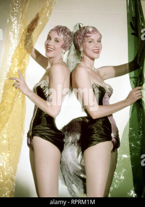 LA PALOMA BRD 1959 Paul Martin ALICE und ELLEN KESSLER Revuefilm im: 'La Paloma", 1959. Foto Stock