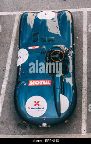 Mdina, Malta - 2016.10.08: Malta Classic Grand Prix, blu Jaguar D-tipo 1957 Foto Stock