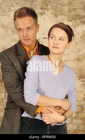 BEN & MARIA - LIEBE AUF DEN ZWEITEN BLICK / D / 1999 Uwe Janson MATTHIAS KOEBERLIN und STEFANIE STAPPENBECK in der commedia romantica: 'Ben & Maria - Liebe auf den zweiten Blick", 1999 C43565/# / Überschrift: BEN & MARIA - LIEBE AUF DEN ZWEITEN BLICK / D 1999 Foto Stock