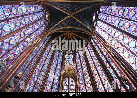 La Sainte-Chapelle è una cappella reale in stile gotico, entro la medievale Palais de la Cite, Parigi, Francia. Foto Stock