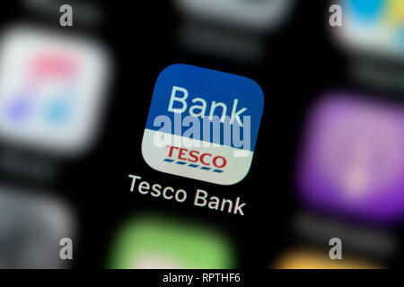 Una inquadratura ravvicinata del Tesco Bank Icona app, come si vede sullo schermo di un telefono intelligente (solo uso editoriale) Foto Stock