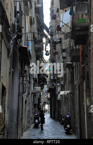 Napoli, Italia Via dei Maiorani. Si tratta di un caratteristico vicolo (inglese: vicolo) nel histotic centro della citta'. Foto Stock