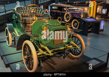 RIGA, Lettonia-Febbraio 18, 2019: 1905 REO Modello B nella riga Motor Museum Foto Stock