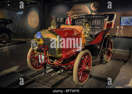 RIGA, Lettonia-Febbraio 18, 2019: 1903 Krastin nella riga Motor Museum Foto Stock