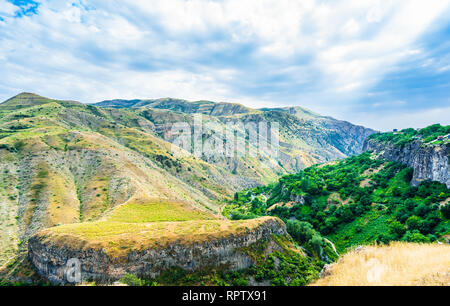 Azat River Gorge, vista dal Tempio di Garni nella regione di Kotayk, Armenia Foto Stock