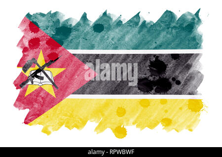 Mozambico bandiera è raffigurata in un liquido in stile acquerello isolati su sfondo bianco. Incurante della vernice con ombreggiatura immagine della bandiera nazionale. Indipendenza Foto Stock