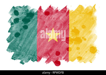 Bandiera del Camerun è raffigurato in un liquido in stile acquerello isolati su sfondo bianco. Incurante della vernice con ombreggiatura immagine della bandiera nazionale. Indipendenza D Foto Stock