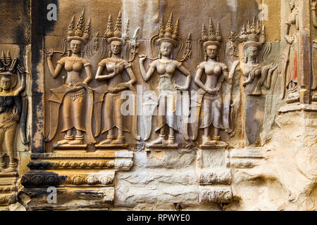 Apsaras - antico bassorilievo in Angkor Wat, Cambogia Foto Stock