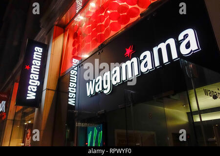 Ingresso al ristorante Wagamama, Kensington High Street Kensington, London, W8, Regno Unito Foto Stock