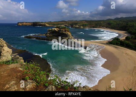 Vista aerea della spiaggia Klayar, East Java, Indonesia Foto Stock