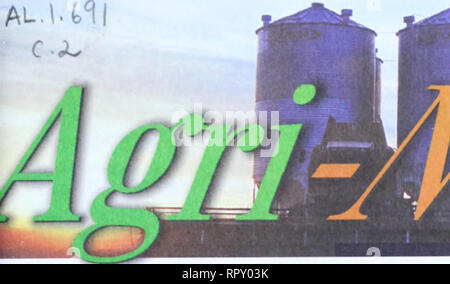 . Agri-news. L'agricoltura. Ottobre 27, 2003 proteggere il fieno e mangimi da cervi e alci in alcune parti di Alberta, cervi e alci possono causare danni al fieno memorizzati e alimentazione verde durante il prossimo inverno. Elk e popolazioni di cervi nel nordovest di Alberta in particolare sono cresciuti nel corso degli ultimi anni. Se gli animali non possono ottenere cibo sufficiente nel loro habitat naturale, essi si avventurano in terreni agricoli a mangiare il fieno impilati o alimentazione verde. I produttori agricoli sono incoraggiati a prendere iniziative di questo autunno per ridurre o eliminare i danni da ungulati: • • • • • Muovere in balle dal campo per un'area di memorizzazione che possono Foto Stock