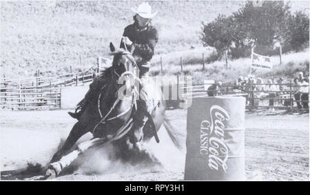 . Agri-news. L'agricoltura. Agosto 15, 1988 per il rilascio immediato Top barrel racer sarà condotta cliniche un premiato rodeo rider dalla Southern Alberta sarà condotta due cliniche sulla formazione Barrel racing e giochi di cavalli durante il "Alberta razze per il mondo" mostra a Abete rosso di Prati, vicino a Calgary, all' inizio di settembre. Sandy Hein di Granum, che ha vinto numerosi canadesi e i titoli degli Stati Uniti sarà uno dei relatori alla vetrina equina che si è svolto in concomitanza con l'Abete rosso prati Master Show Jumping concorrenza e Equi-Fair, il 7 Settembre a 11.. SANDY HEIN FA UN GIRO DURANTE Foto Stock