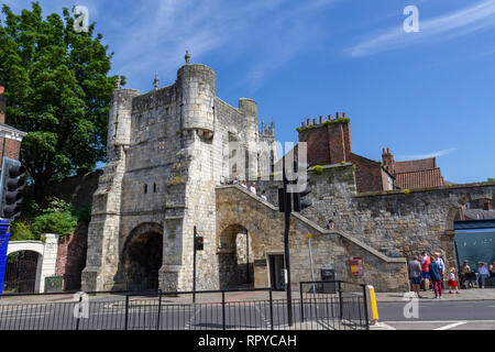 Bootham Bar gateway, parte delle mura romane della città di York, UK. Foto Stock