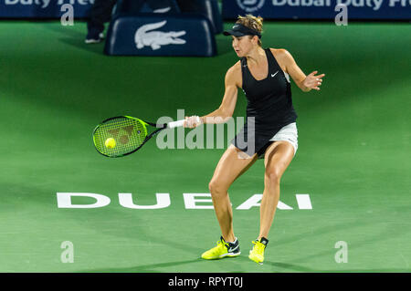 Dubai, EAU. Il 23 febbraio, 2019. Belinda Bencic della Svizzera in azione nella partita finale contro Petra KVITOVA della Repubblica ceca durante il Dubai Duty Free campionato di tennis presso il Dubai International Tennis Stadium, Dubai, UAE il 23 febbraio 2019. Foto di concedere l'inverno. Credit: UK Sports Pics Ltd/Alamy Live News Foto Stock