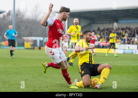 Burton upon Trent, Regno Unito. Il 23 febbraio, 2019. Ben Turner di Burton Albion blocca un cross durante il cielo EFL scommettere League 1 match tra Burton Albion e Fleetwood Town a Pirelli Stadium, Burton upon Trent, in Inghilterra il 23 febbraio 2019. Foto di Matteo Buchan. Solo uso editoriale, è richiesta una licenza per uso commerciale. Nessun uso in scommesse, giochi o un singolo giocatore/club/league pubblicazioni. Credit: UK Sports Pics Ltd/Alamy Live News Foto Stock