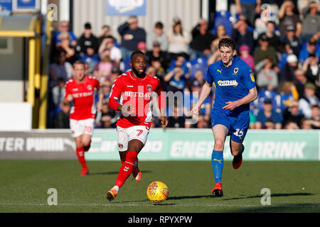 Kingston, Regno Unito. Il 23 febbraio, 2019. Mark Marshall di Charlton Athletic sulla palla durante il cielo EFL scommettere League 1 match tra AFC Wimbledon e Charlton Athletic al Cherry Red Records Stadium, Kingston, in Inghilterra il 23 febbraio 2019. Foto di Carlton Myrie. Solo uso editoriale, è richiesta una licenza per uso commerciale. Nessun uso in scommesse, giochi o un singolo giocatore/club/league pubblicazioni. Credit: UK Sports Pics Ltd/Alamy Live News Foto Stock