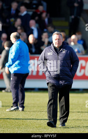 Kingston, Regno Unito. Il 23 febbraio, 2019. AFC Wimbledon manager, Wally Downes durante il cielo EFL scommettere League 1 match tra AFC Wimbledon e Charlton Athletic al Cherry Red Records Stadium, Kingston, in Inghilterra il 23 febbraio 2019. Foto di Carlton Myrie. Solo uso editoriale, è richiesta una licenza per uso commerciale. Nessun uso in scommesse, giochi o un singolo giocatore/club/league pubblicazioni. Credit: UK Sports Pics Ltd/Alamy Live News Foto Stock