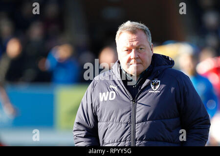 Kingston, Regno Unito. Il 23 febbraio, 2019. AFC Wimbledon manager, Wally Downes visto durante il cielo EFL scommettere League 1 match tra AFC Wimbledon e Charlton Athletic al Cherry Red Records Stadium, Kingston, in Inghilterra il 23 febbraio 2019. Foto di Carlton Myrie. Solo uso editoriale, è richiesta una licenza per uso commerciale. Nessun uso in scommesse, giochi o un singolo giocatore/club/league pubblicazioni. Credit: UK Sports Pics Ltd/Alamy Live News Foto Stock