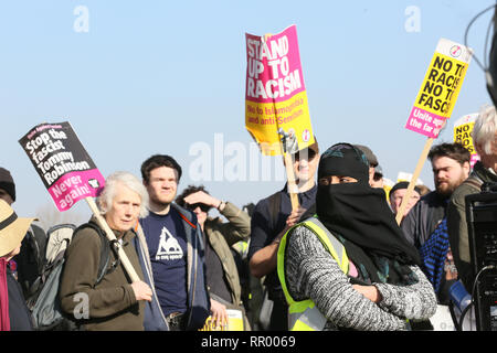 Manchester, Regno Unito. Il 23 febbraio, 2019. Stand up di razzismo e di unire le forze contro il fascismo sono in possesso di un contatore contrapposte di protesta Tommy Robinson l'ex leader dell'EDL, Media City, Salford, Regno Unito, 23 febbraio 2019 (C)Barbara Cook/Alamy Live News Credito: Barbara Cook/Alamy Live News Credito: Barbara Cook/Alamy Live News Foto Stock