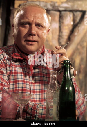 AUF WIEDERSEHEN / BRD 1961 / Harald Philipp WERNER PETERS als Paolo Blümel in der Filmkomödie: "Auf Wiedersehen', 1961. 1076 / Überschrift: Auf Wiedersehen / BRD 1961 Foto Stock